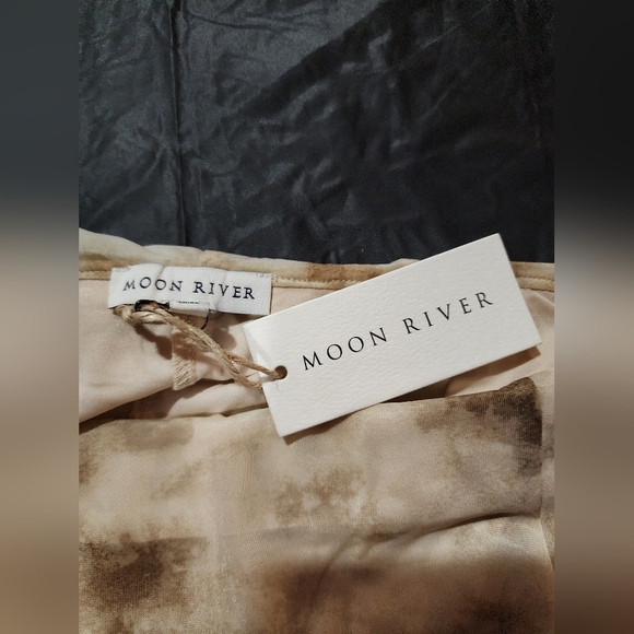 NWT Moon River skirt with flowy, tie dye design and stretch waist Size L - Picture 6 of 7